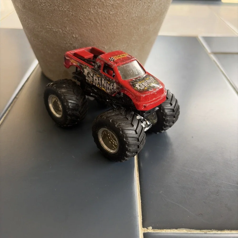 Hot Wheels Monster Jam Lot of 6 Diecast Mud Series Monster Trucks 1:64 (E3)